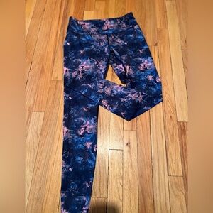 Lululemon Wunder Under
Tight Moody Mirage Bark Berry
Deep Navy Leggings